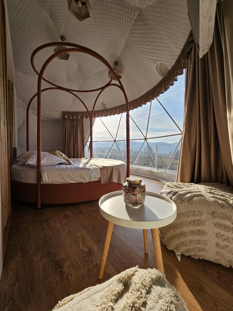 Afacerea cu care un român a dat lovitura în comuna Berința: ”Am dorit ca lumea să cunoască Maramureşul nostru exact aşa cum este el: frumos, tradiţional” 880725