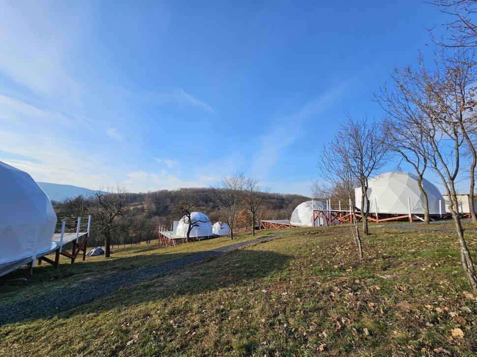 Afacerea cu care un român a dat lovitura în comuna Berința: ”Am dorit ca lumea să cunoască Maramureşul nostru exact aşa cum este el: frumos, tradiţional” 880726