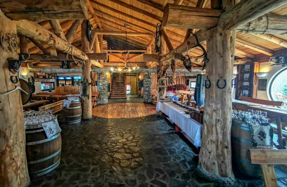 Mărturii dureroase ale familiei tinerei care a murit în incendiul de la Ferma Dacilor. Anca ar fi împlinit azi 21 de ani 880644