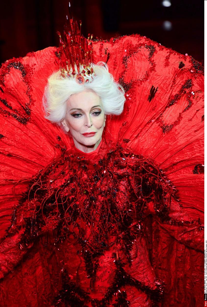 Ea este Carmen Dell'Orefice, cel mai în vârstă model din lume. La 92 de ani a apărut pe coperta Vogue 880715