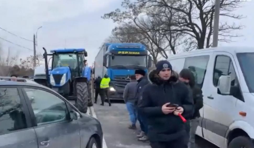 "Ne vrem ţara înapoi. Cerealele din Ucraina ne sufocă" | Fermierii şi transportatorii au blocat Vama Siret | A cincea zi de proteste a produs haos în toată ţara 880687