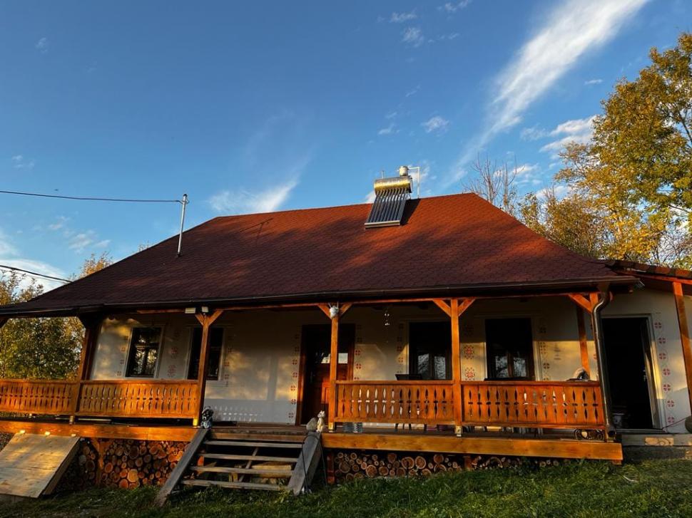 ”Omul sfințește locul”. Modul uluitor în care a recondiționat un român o casă în paragină, cumpărată pentru ”pământ și locație” 880670