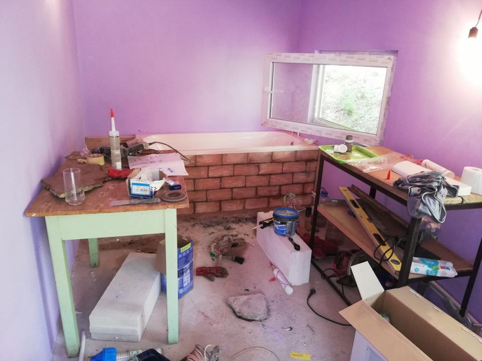 ”Omul sfințește locul”. Modul uluitor în care a recondiționat un român o casă în paragină, cumpărată pentru ”pământ și locație” 880673