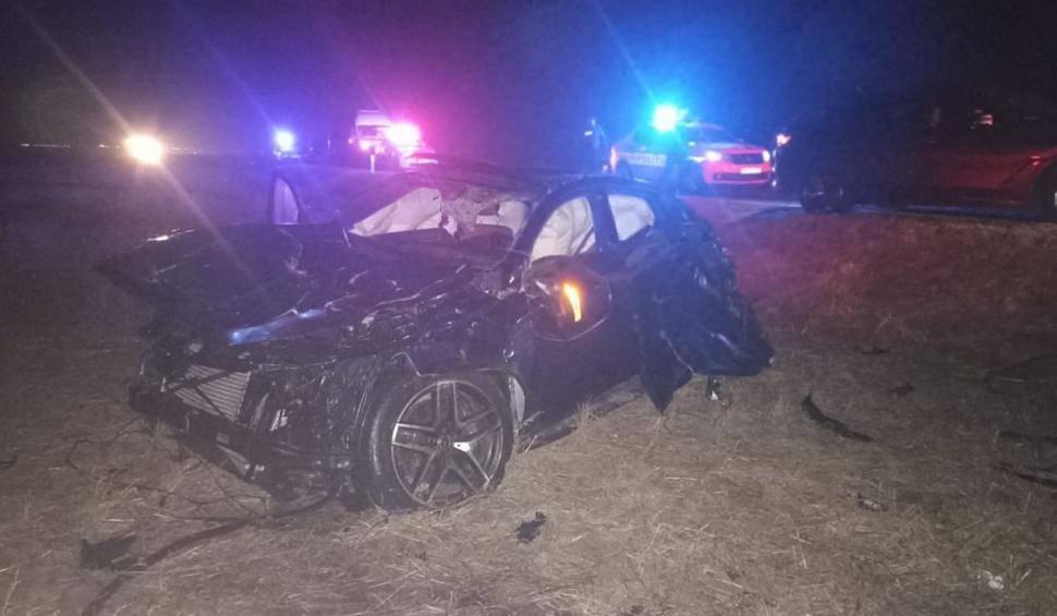 Un tânăr de 25 de ani a murit, după ce a furat mașina unui prieten și s-a răsturnat pe șosea, în Brăila  880605