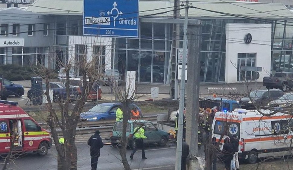 Accident grav la ieșirea din Timișoara: Doi muncitori au fost spulberați de o șoferiță de 86 de ani