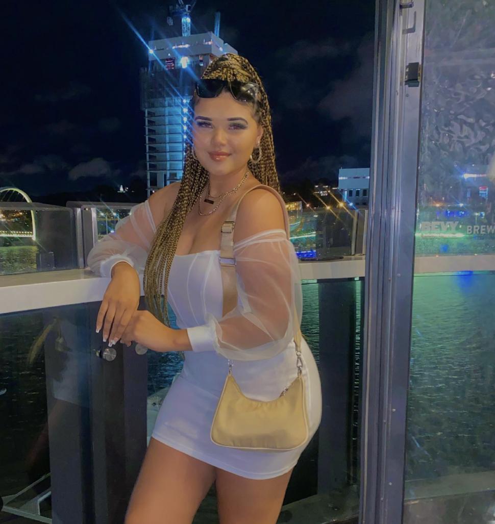 La doar 21 de ani, o tânără câştigă 460.000 de lei, la un loc de muncă pe care nu îl vrea nimeni: ”Munca mea este considerată riscantă” 880952