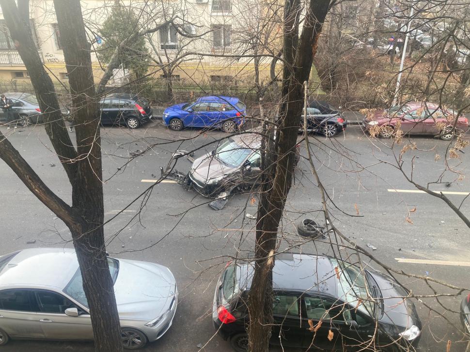 Accident cu patru mașini, pe o stradă intens circulată din nordul Bucureștiului. Trafic blocat între Calea Floreasca și Bd. Barbu Văcărescu 881000