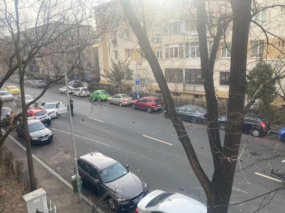 Accident cu patru mașini, pe o stradă intens circulată din nordul Bucureștiului. Trafic blocat între Calea Floreasca și Bd. Barbu Văcărescu 881003