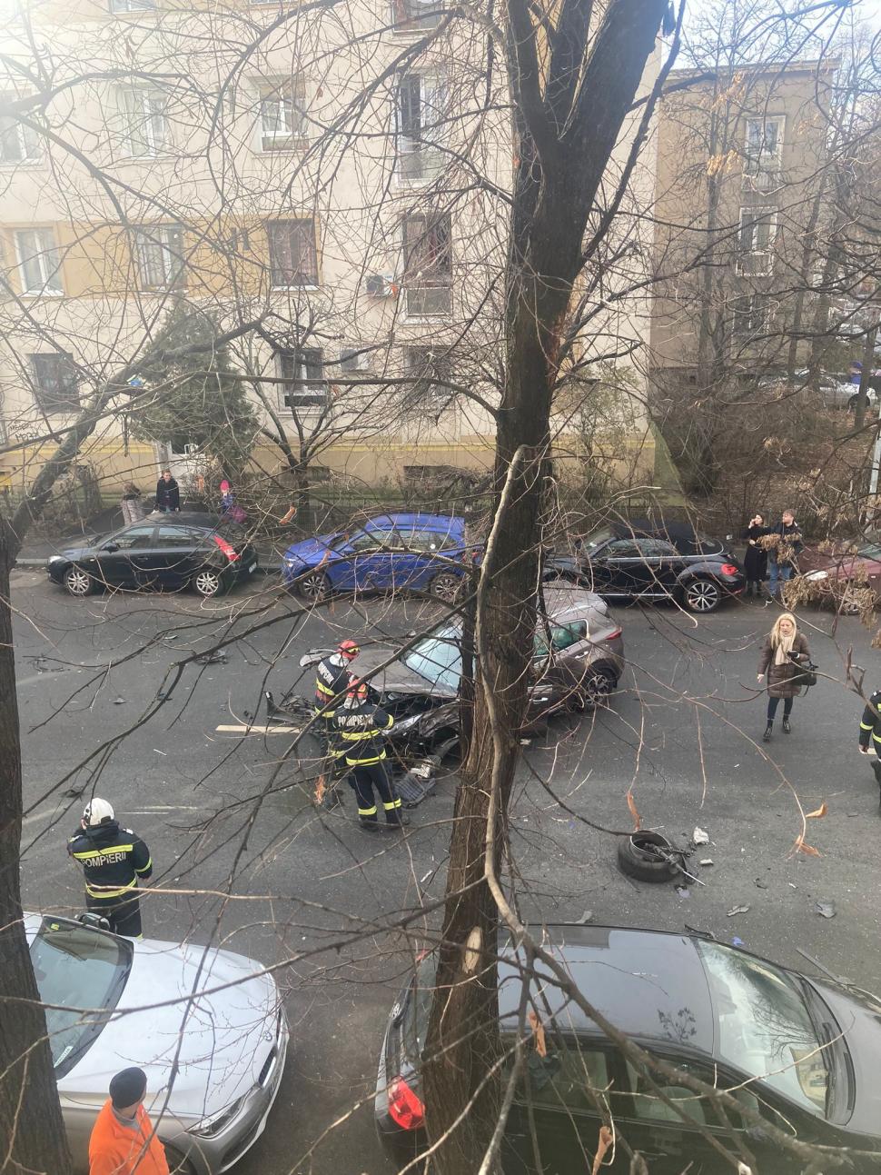Accident cu patru mașini, pe o stradă intens circulată din nordul Bucureștiului. Trafic blocat între Calea Floreasca și Bd. Barbu Văcărescu 881006