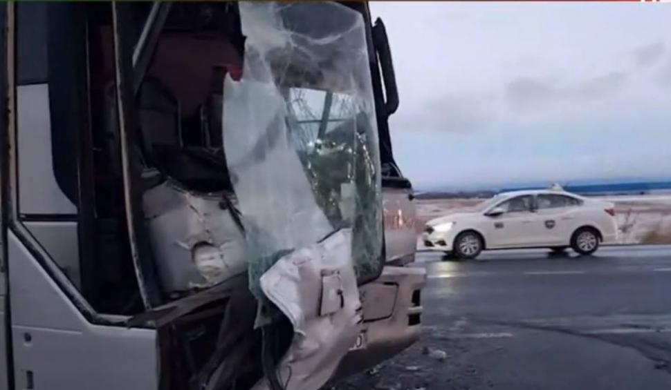 Accident grav, cu două autobuze care transportau muncitori, în Brașov! Șase oameni au fost răniți 880965