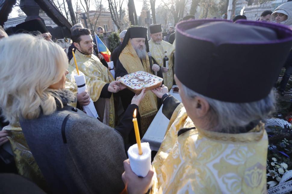 Raluca Turcan, ministrul Culturii, omagiu la mormântul lui Eminescu 881122