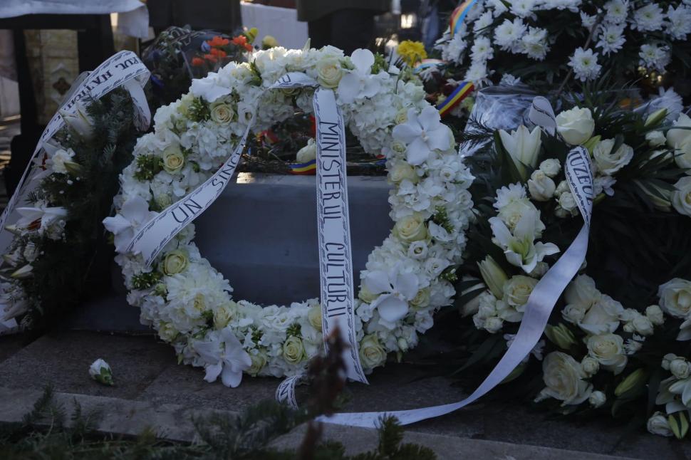 Raluca Turcan, ministrul Culturii, omagiu la mormântul lui Eminescu 881126