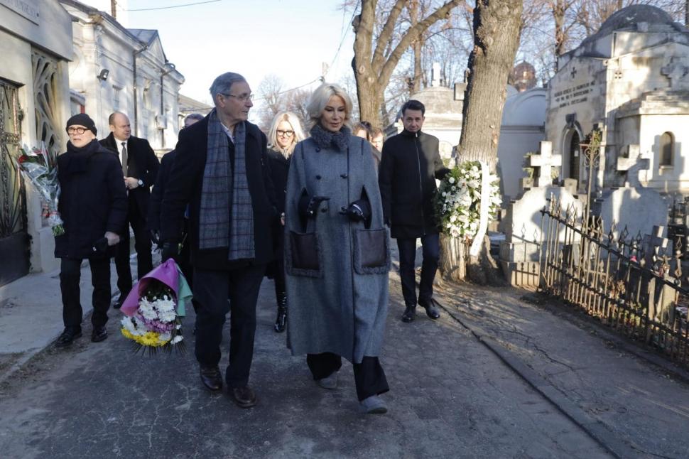 Raluca Turcan, ministrul Culturii, omagiu la mormântul lui Eminescu 881127