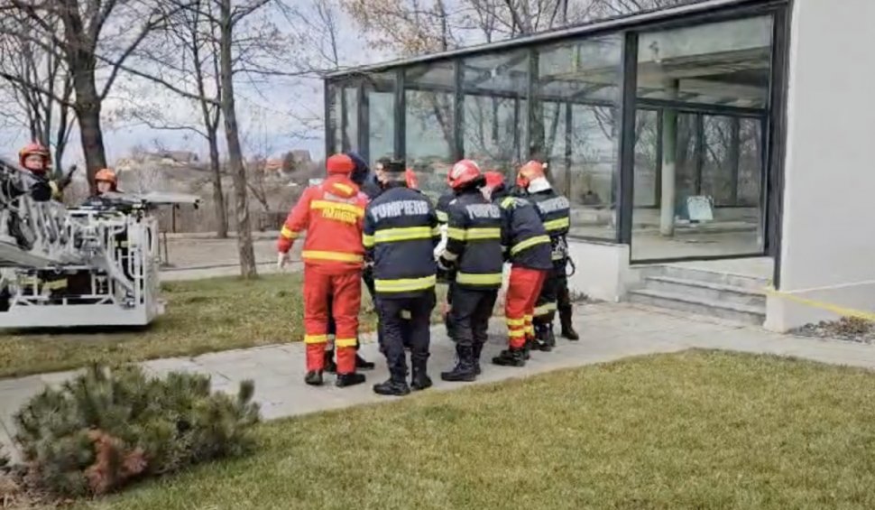 Un bărbat a murit după ce a căzut de la etajul opt al unui hotel din Slatina