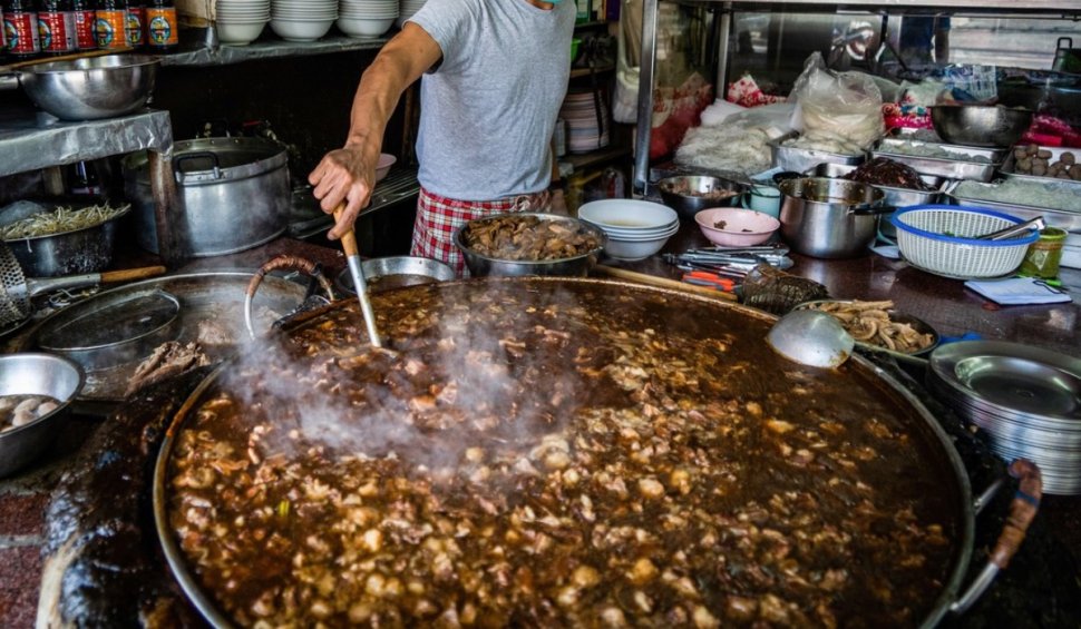 Locul unde poate fi mâncată cea mai veche supă din lume, preparată timp de 49 de ani