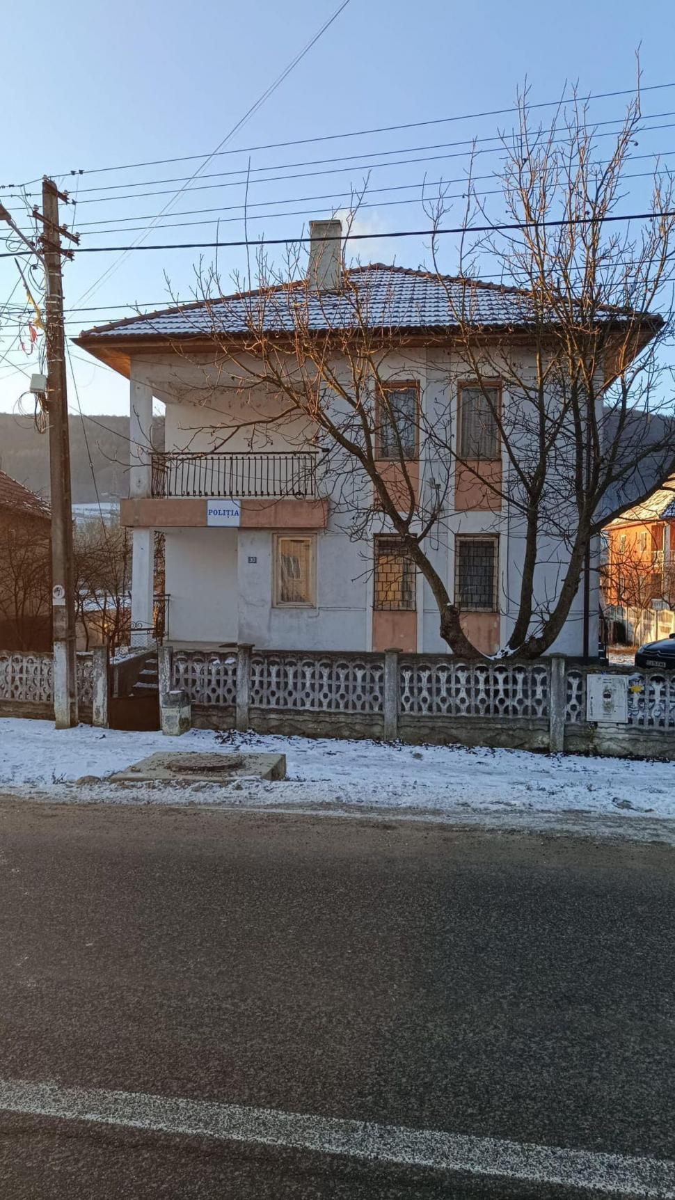 ”Fotografiile nu sunt ale unei case părăsite, ci ale unui post de Poliție!” Sindicatul Europol: ”Puțin superior unei grote” 881311