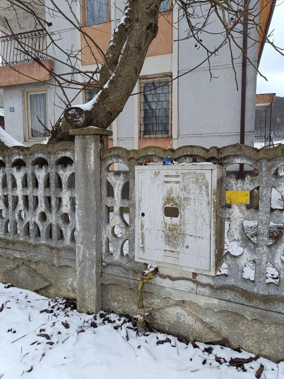 ”Fotografiile nu sunt ale unei case părăsite, ci ale unui post de Poliție!” Sindicatul Europol: ”Puțin superior unei grote” 881312