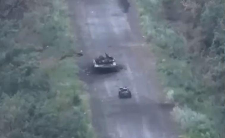 "Terminatorul" trimis de ucraineni pe front: trage cu mitraliera în inamic, se deplasează pe roți și este controlat de la distanță 881304