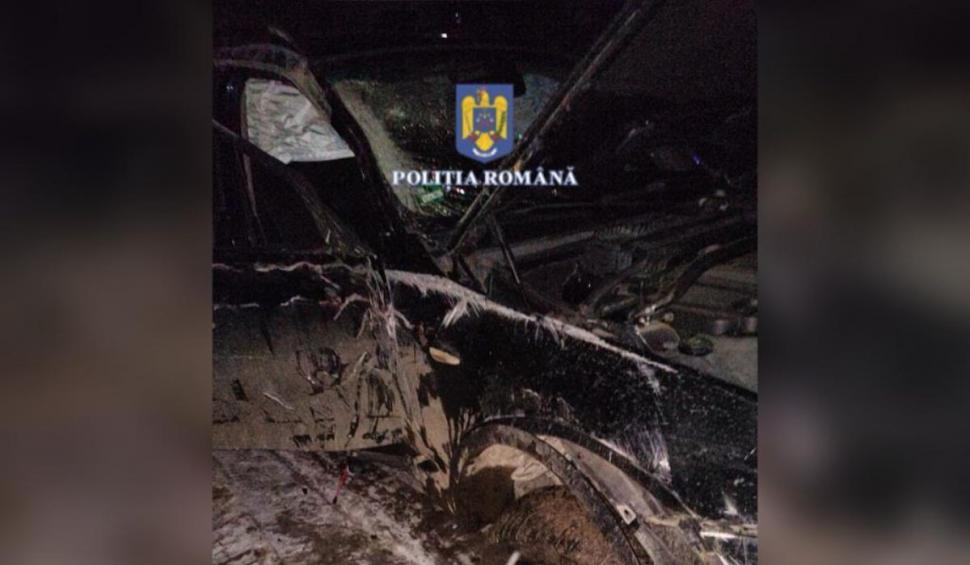 Doi tineri s-au izbit cu BMW-ul de gardurile a două case, s-au răsturnat și apoi au ascuns maşina într-o curte la întâmplare, în Neamț 881269