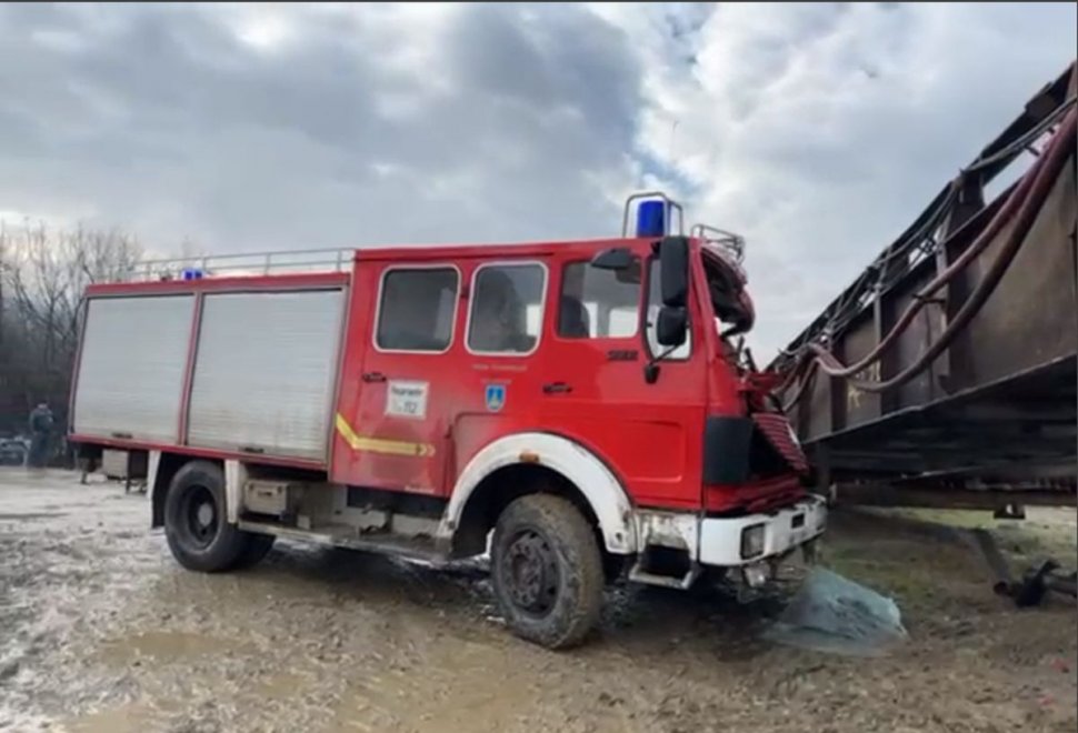 Accident grav de muncă la Cariera Roșia, din Gorj! O persoană a rămas încarcerată într-o autospecială de pompieri