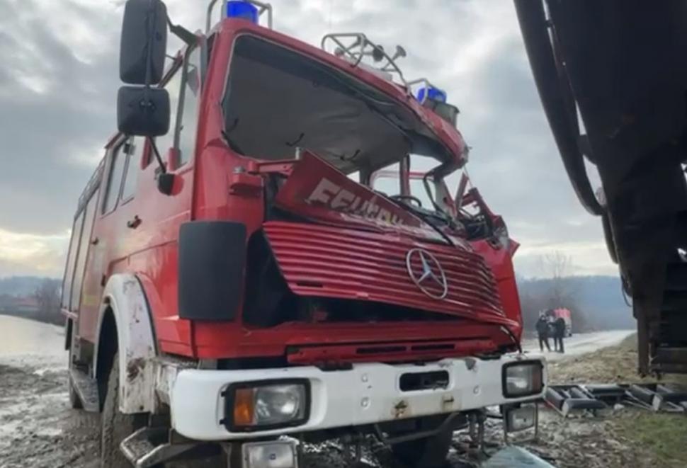 Accident grav de muncă la Cariera Roșia, din Gorj! O persoană a rămas încarcerată într-o autospecială de pompieri 881674