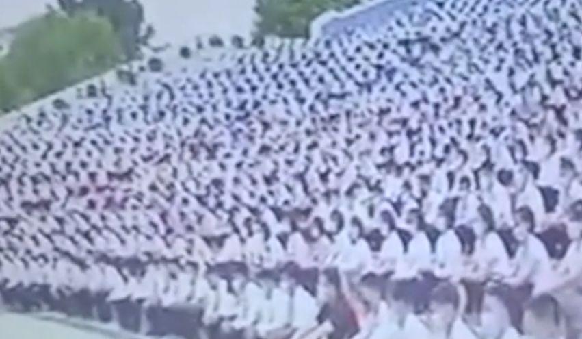 Proces pe stadion: doi băieți de 16 ani au fost condamnați la ani de muncă silnică pentru că s-au uitat la telenovele interzise, în Coreea de Nord 881763