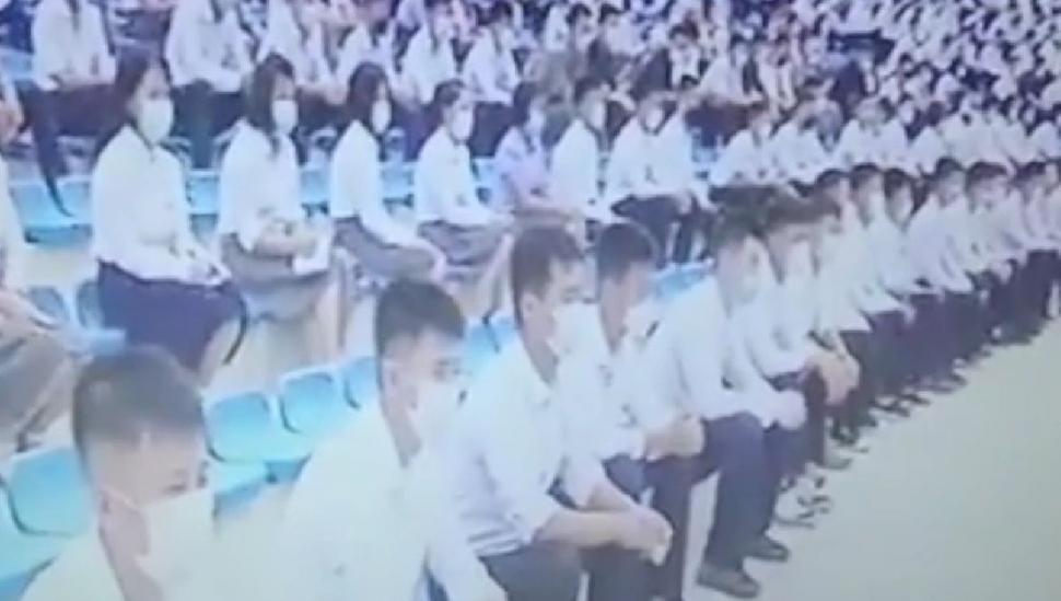 Proces pe stadion: doi băieți de 16 ani au fost condamnați la ani de muncă silnică pentru că s-au uitat la telenovele interzise, în Coreea de Nord 881764