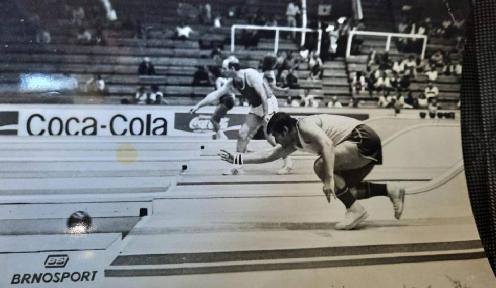 Dublu campion mondial, la mila statului român. Autoritățile refuză să îi dea indemnizația de merit și acum muncește la 70 de ani 881821