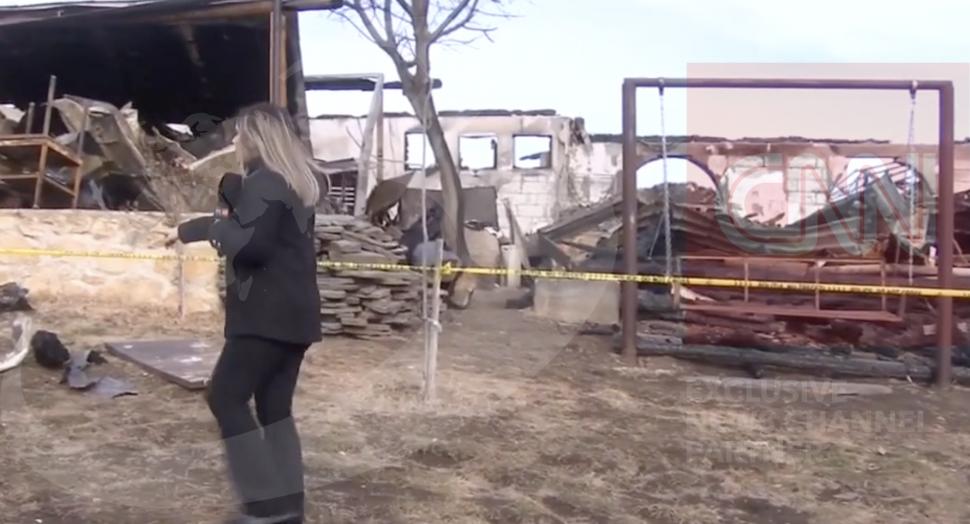 Imagini din interiorul pensiunii "Ferma Dacilor", după incendiul devastator. Jurnaliștii Antena 3 CNN, investigație în locul în care au murit opt oameni: "Focul ardea în două părți" 881829