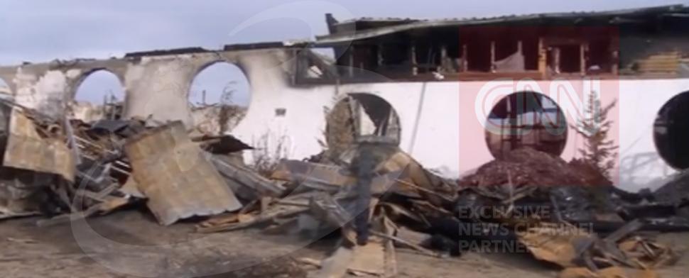Imagini din interiorul pensiunii "Ferma Dacilor", după incendiul devastator. Jurnaliștii Antena 3 CNN, investigație în locul în care au murit opt oameni: "Focul ardea în două părți" 881834