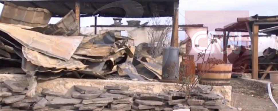 Imagini din interiorul pensiunii "Ferma Dacilor", după incendiul devastator. Jurnaliștii Antena 3 CNN, investigație în locul în care au murit opt oameni: "Focul ardea în două părți" 881839