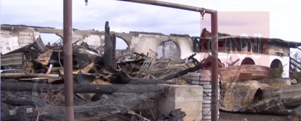 Imagini din interiorul pensiunii "Ferma Dacilor", după incendiul devastator. Jurnaliștii Antena 3 CNN, investigație în locul în care au murit opt oameni: "Focul ardea în două părți" 881845