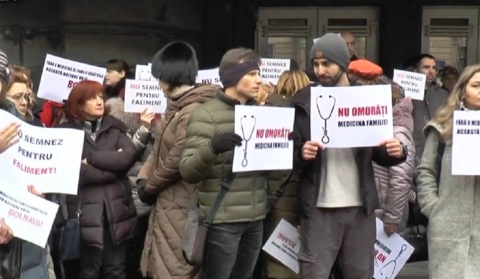 Medicii de familie din România continuă protestele: "Vom fi nevoiți să închidem cabinetele"