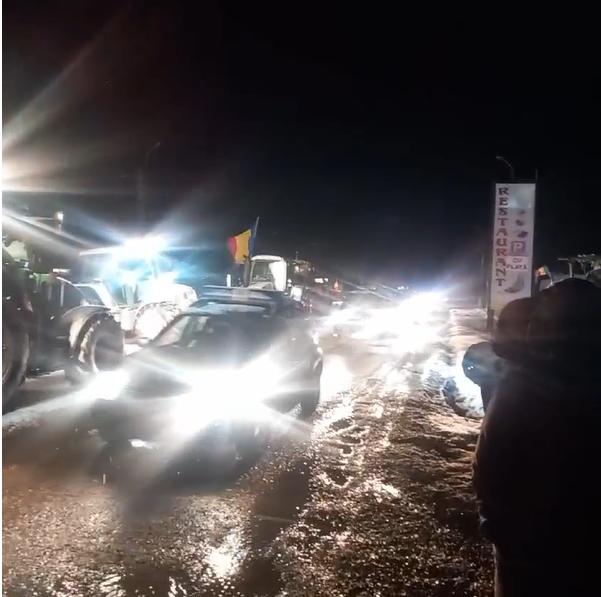 Jandarmeria a intervenit pentru deblocarea Vămii Siret. Traficul a fost restabilit în zonă, iar o parte dintre protestatari au plecat 881883