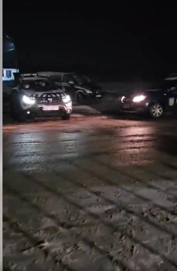 Jandarmeria a intervenit pentru deblocarea Vămii Siret. Traficul a fost restabilit în zonă, iar o parte dintre protestatari au plecat 881885