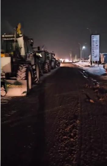 Jandarmeria a intervenit pentru deblocarea Vămii Siret. Traficul a fost restabilit în zonă, iar o parte dintre protestatari au plecat 881887