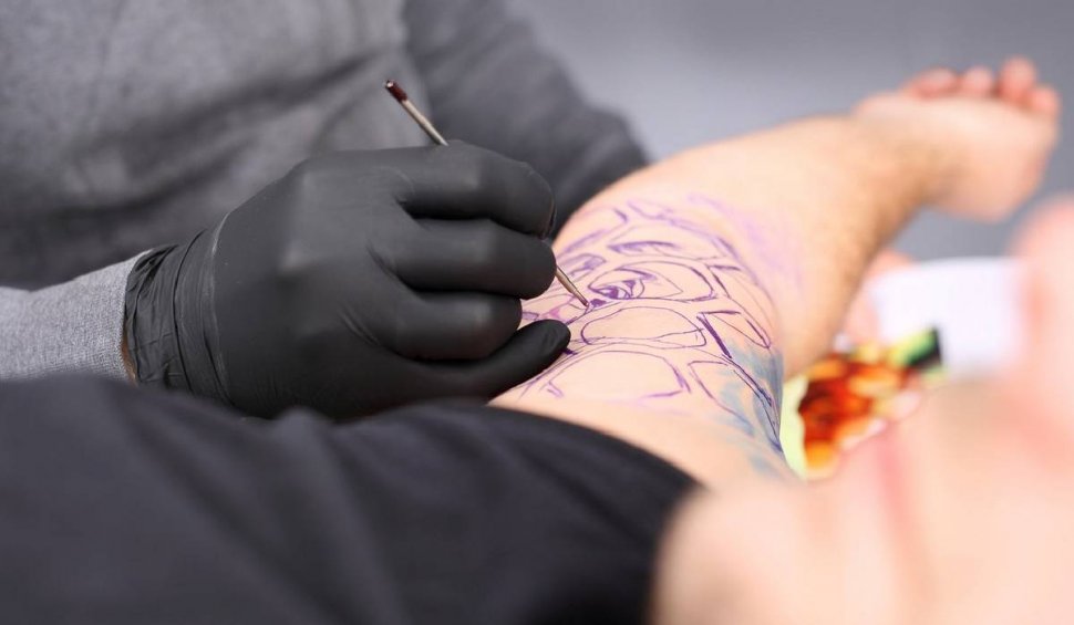 Riscurile tatuajelor, explicate de un medic dermatolog: "Sunt situații complicate"
