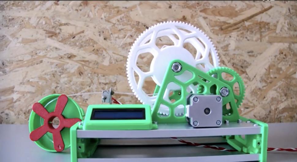 Invenție revoluționară, realizată de cinci elevi din Cluj: Aparatul care transformă PET-uri în plastic pentru imprimante 3D 881940