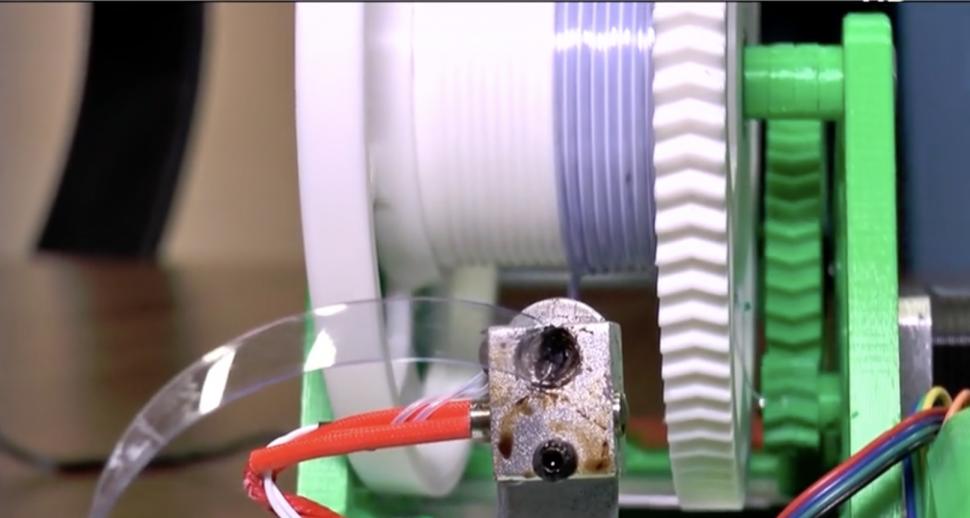 Invenție revoluționară, realizată de cinci elevi din Cluj: Aparatul care transformă PET-uri în plastic pentru imprimante 3D 881944