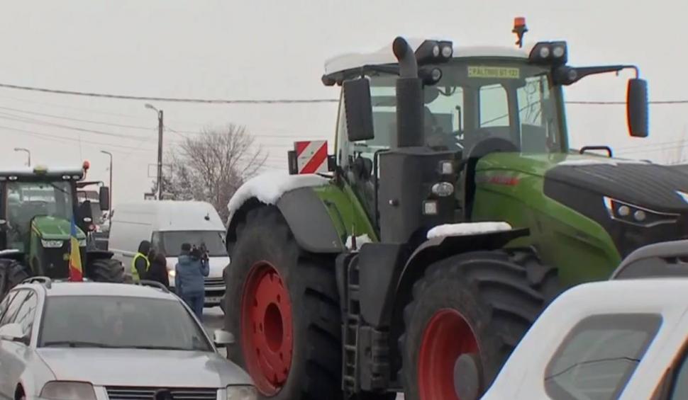 Noi proteste cu tractoare și camioane la Craiova. Transportatorii și fermierii cântă "Deșteaptă-te române" 881971