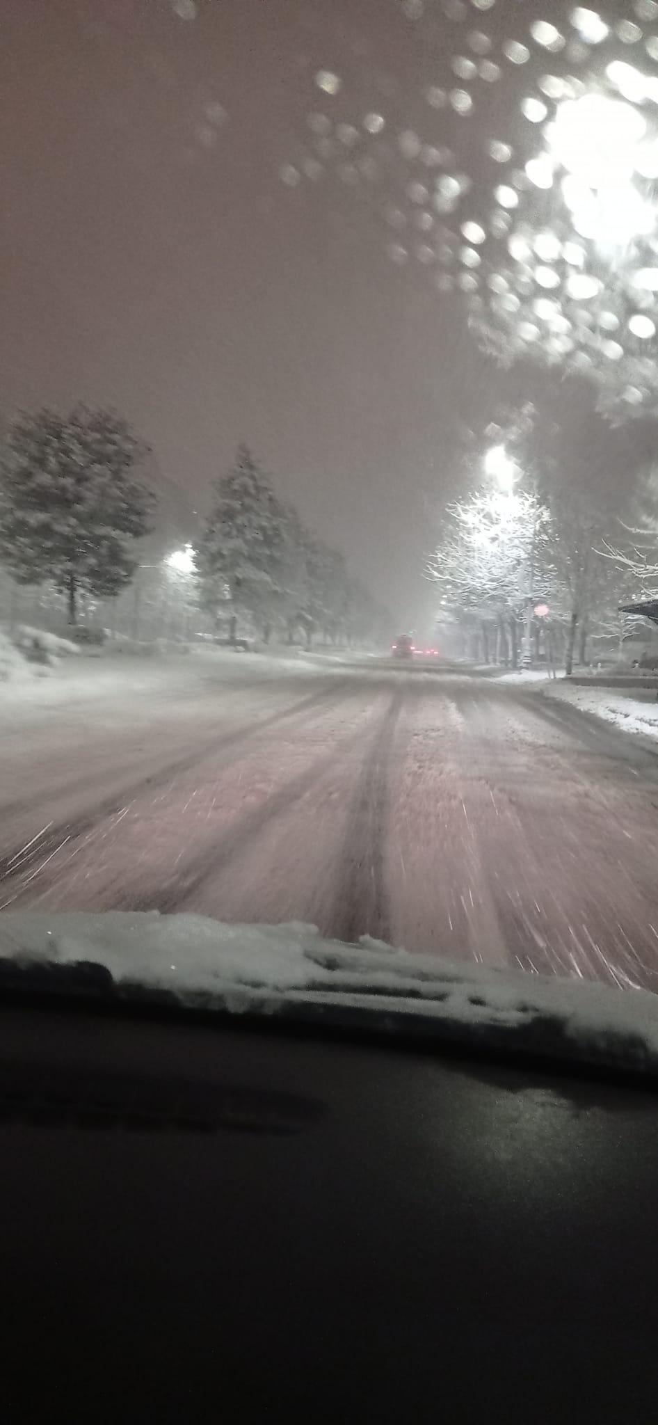 România, lovită de un nou val de ger și ninsori. Restricții de trafic și drumuri cu circulație oprită din cauza vremii 881902