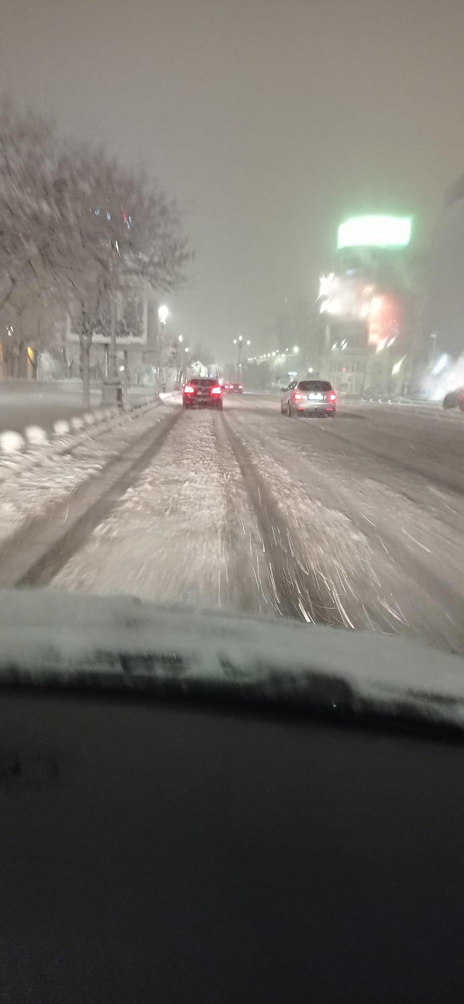 Tramvaie deraiate și circulație îngreunată în București, din cauza ninsorii. Autoritățile nu au deszăpezit străzile | Rareș Hopincă: ”Utilajele vor interveni după ce ninsoarea se oprește” 881906