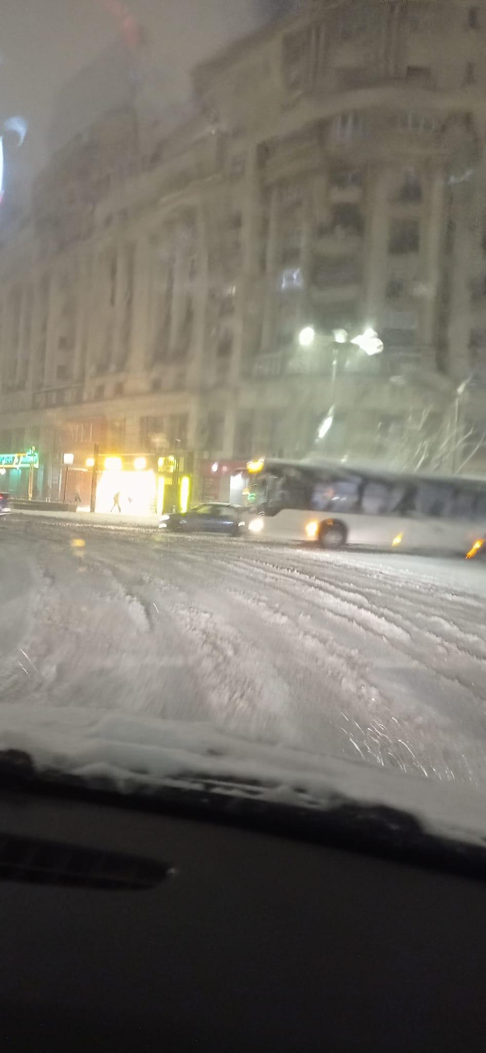 Tramvaie deraiate și circulație îngreunată în București, din cauza ninsorii. Autoritățile nu au deszăpezit străzile | Rareș Hopincă: ”Utilajele vor interveni după ce ninsoarea se oprește” 881907