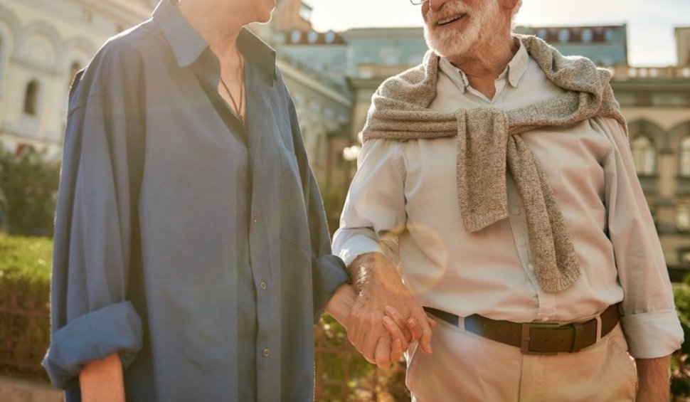 Un bărbat bolnav de Alzheimer a compus o melodie pentru a ține minte dragostea pentru soția sa: "Mereu împreună"