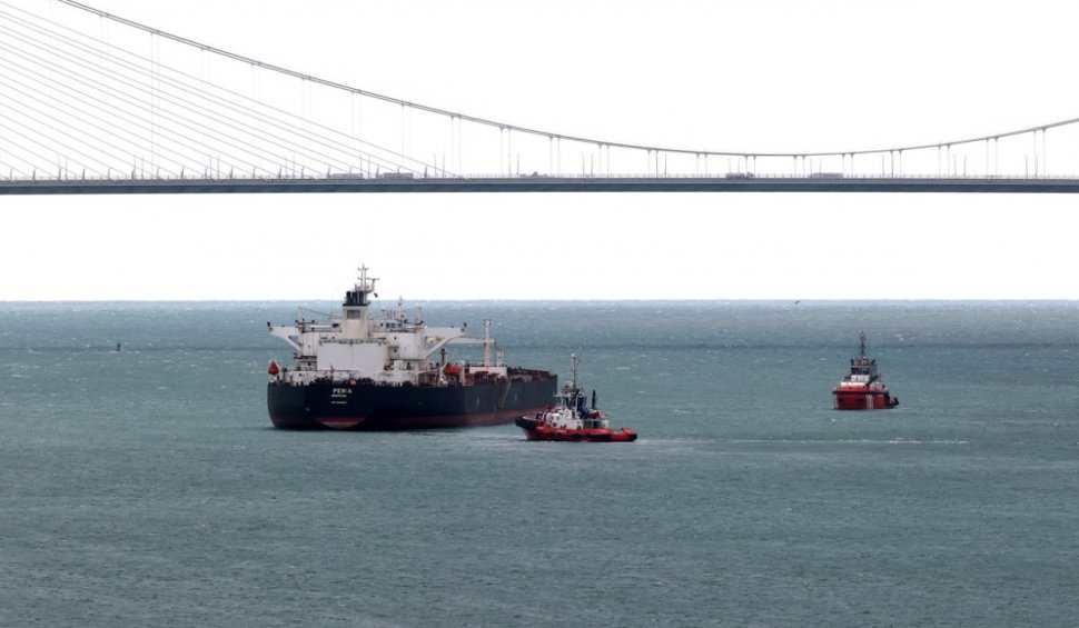 Traficul naval prin strâmtoarea Bosfor, suspendat după ce un petrolier a rămas blocat