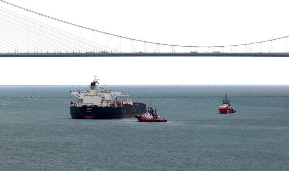 Traficul naval prin strâmtoarea Bosfor, suspendat după ce un petrolier a rămas blocat 882055
