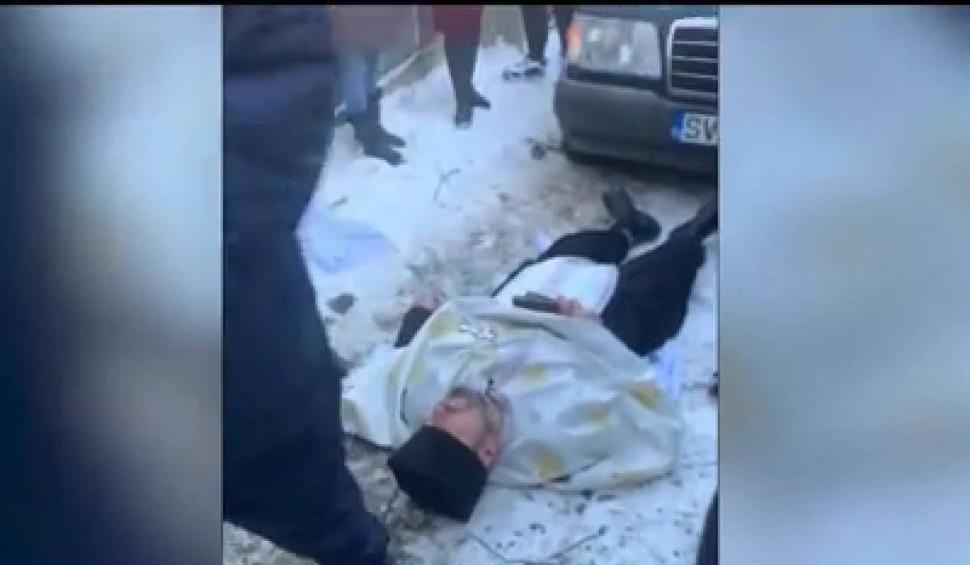 "Vrea forțat mortul oamenilor": Momentul în care preotul din Suceava s-a pus pe jos în cimitir, în fața dricului, pentru a opri o înmormântare 882228