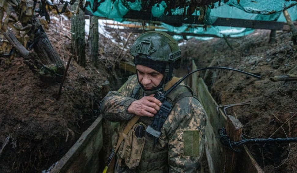 Soldații ucraineni și ruși sunt decimați pe front de un nou inamic comun: militarii vomită și au sângerări oculare, iar situația amintește de Primul Război Mondial