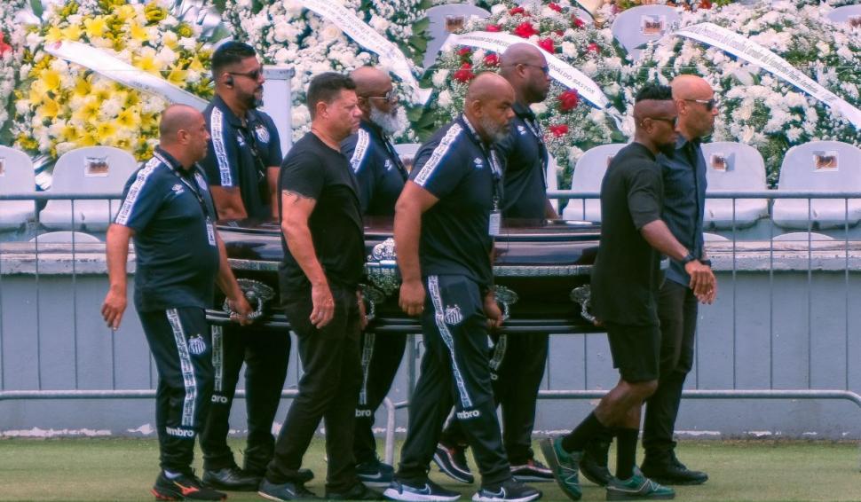 Marele fotbalist Pele ar putea fi exhumat, după ce o femeie a anunţat că este fiica sa şi a intentat un proces de paternitate 882413