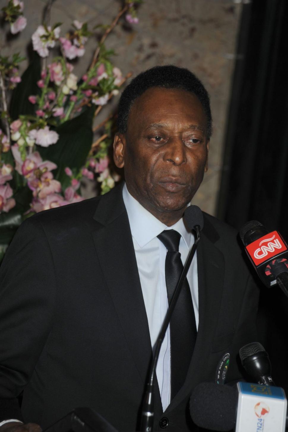 Marele fotbalist Pele ar putea fi exhumat, după ce o femeie a anunţat că este fiica sa şi a intentat un proces de paternitate 882418